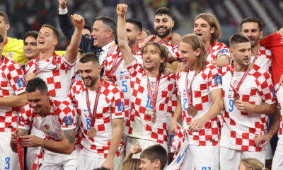 L'esultanza dei giocatori croati dopo il terzo posto ai mondial del Qatar (© ANSA)