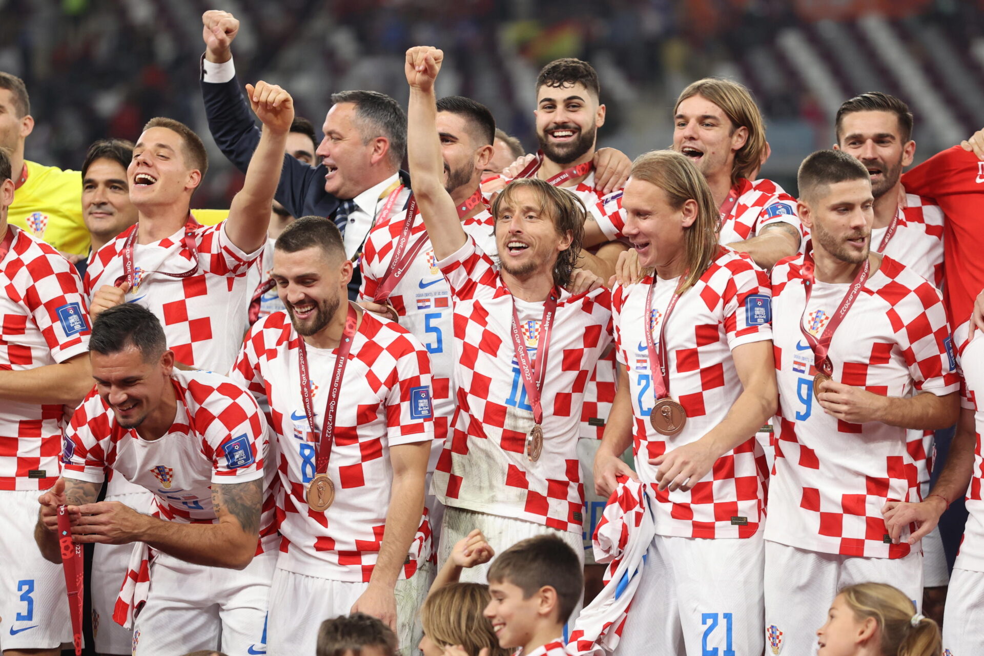 L'esultanza dei giocatori croati dopo il terzo posto ai mondial del Qatar (© ANSA)