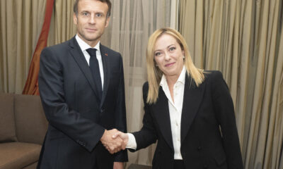 Giorgia Meloni con il Presidente francese, Emmanuel Macron (© Filippo Attili - Governo)