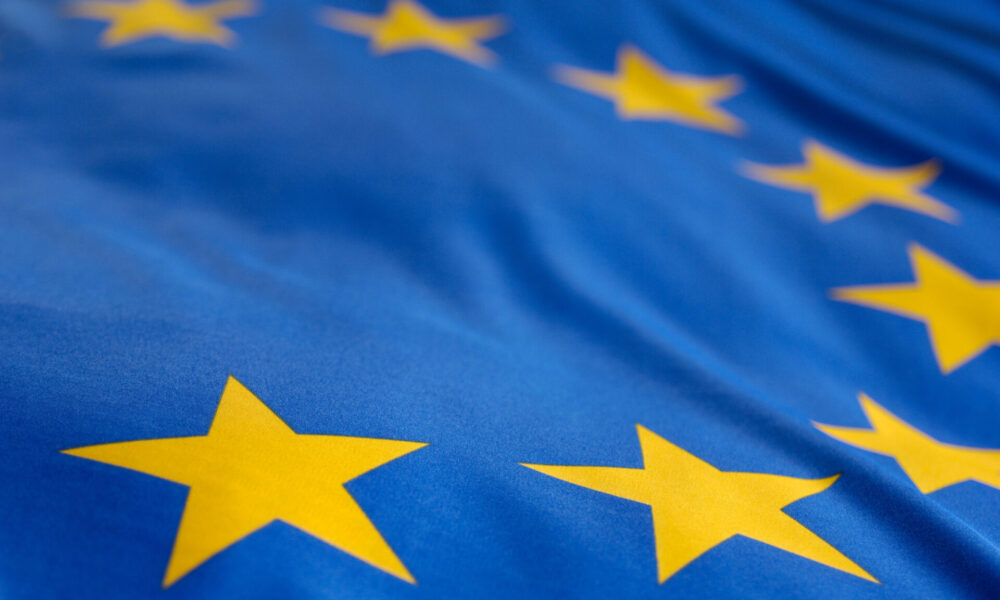 Bandiera dell'Unione Europea (© Depositphotos)