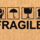 Simbolo fragile su uno scatolone