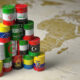 Barili di petrolio con le bandere dei paesi OPEC