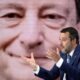 Matteo Salvini ospite di "Porta a Porta" con Mario Draghi sullo sfondo