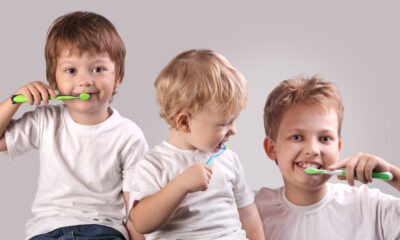 Dentini sani, sorrisi felici: come convincere i bambini a lavarsi i denti fin da piccolini