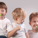 Dentini sani, sorrisi felici: come convincere i bambini a lavarsi i denti fin da piccolini