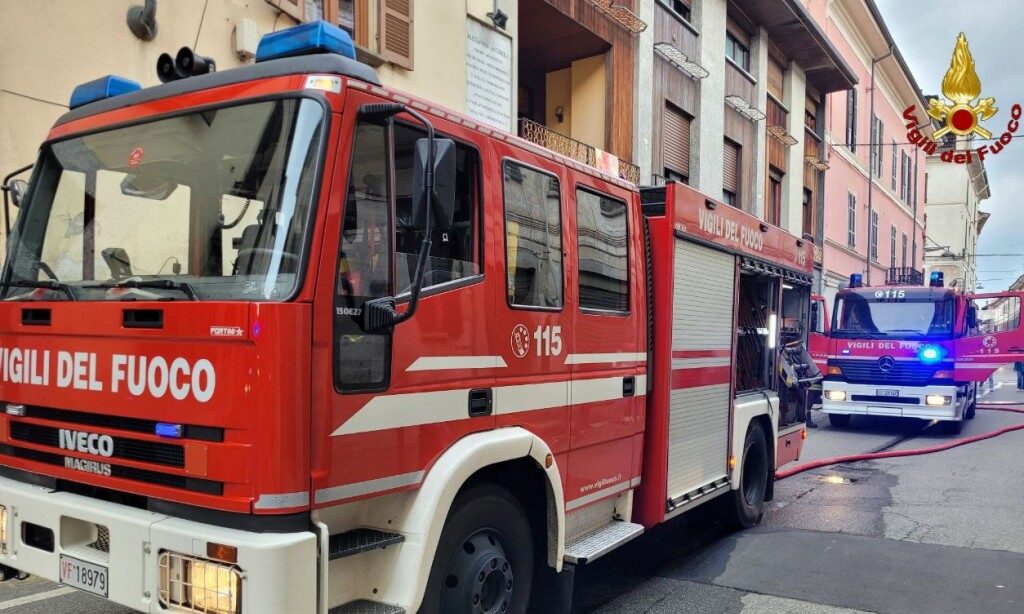 Incendio a Ghemme, intervento dei Vigili del Fuoco