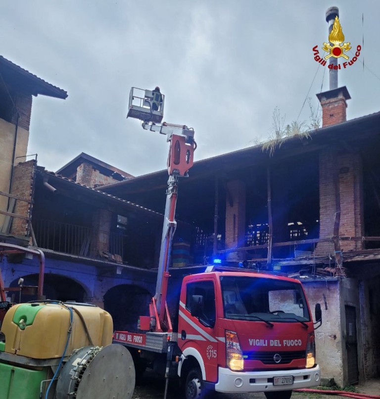 Incendio a Ghemme, l'intervento dei Vigili del Fuoco