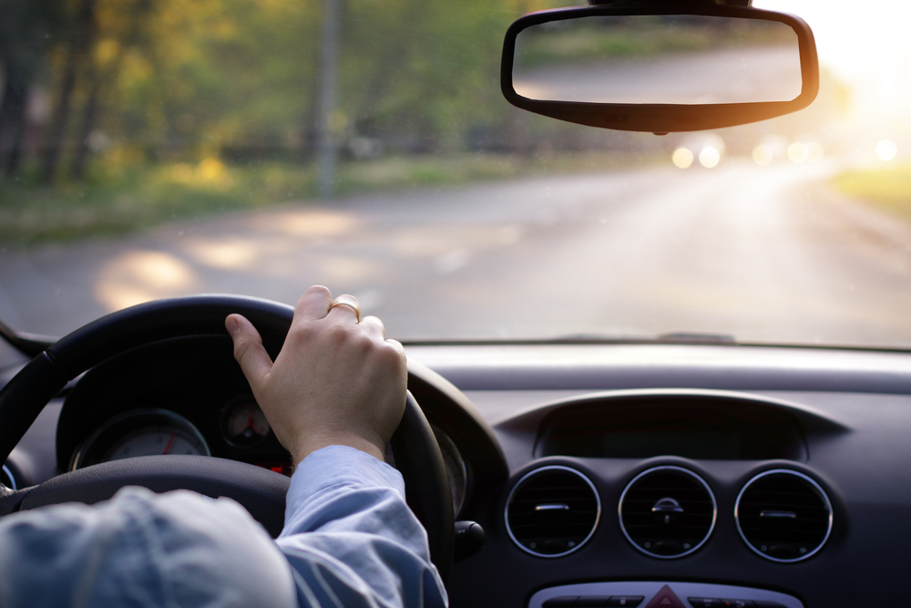 Come proteggere i vetri dell'auto in estate