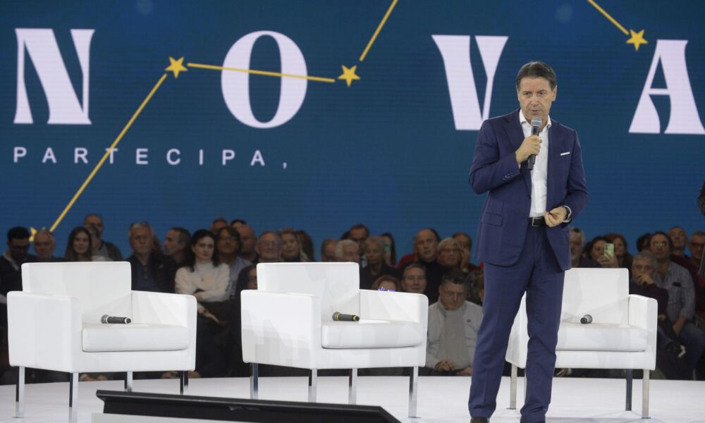 Giuseppe Conte durante l'assemblea costituente NOVA del M5S