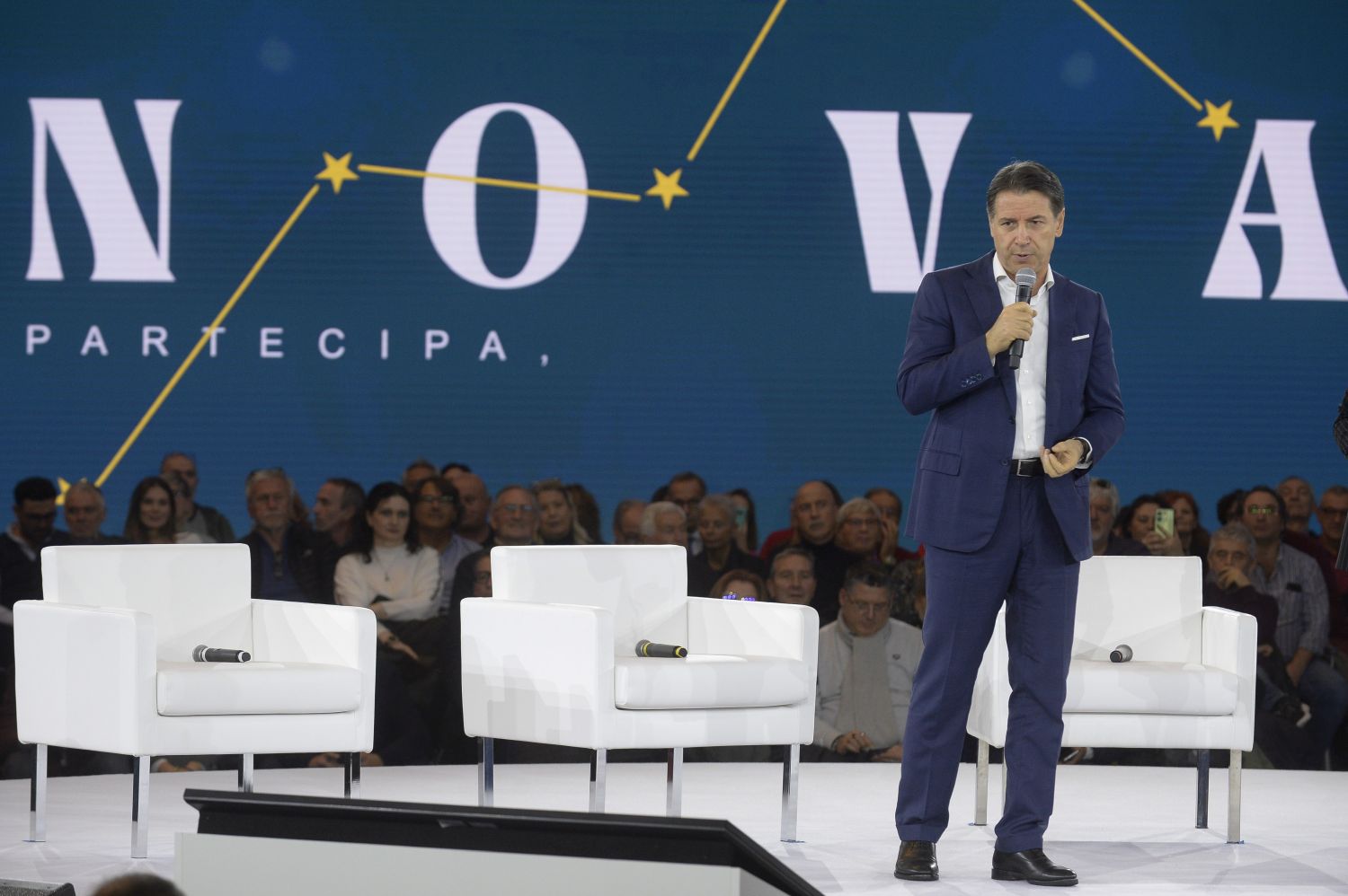 Giuseppe Conte durante l'assemblea costituente NOVA del M5S