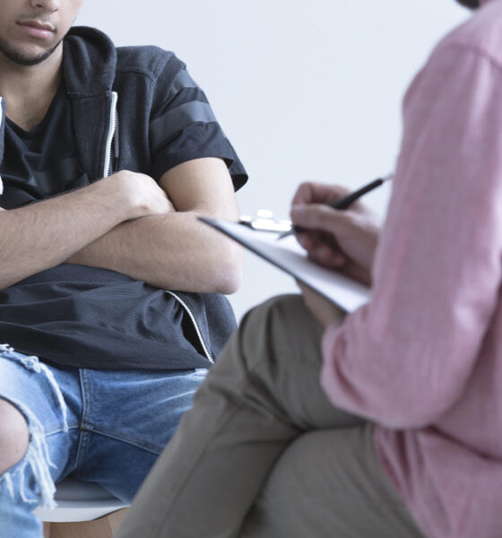 Ragazzo durante la seduta con lo psicologo