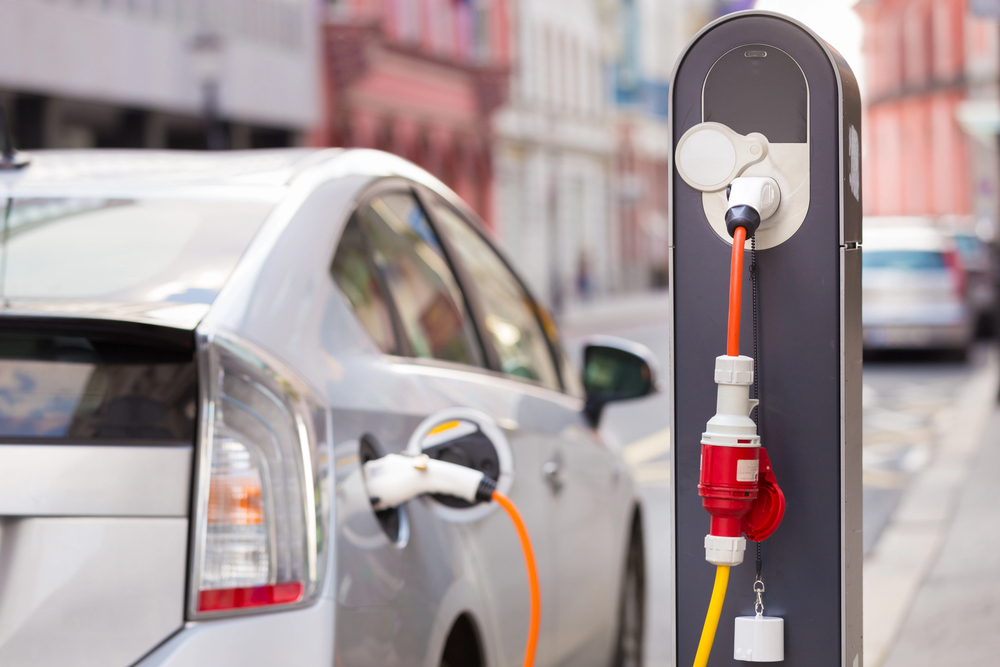 Colonnina per la ricarica auto elettriche - Analisi AutoScout24