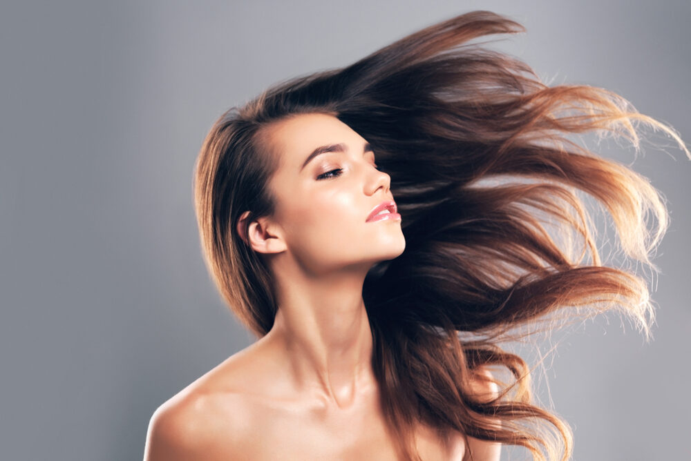 Ragazza con bei capelli
