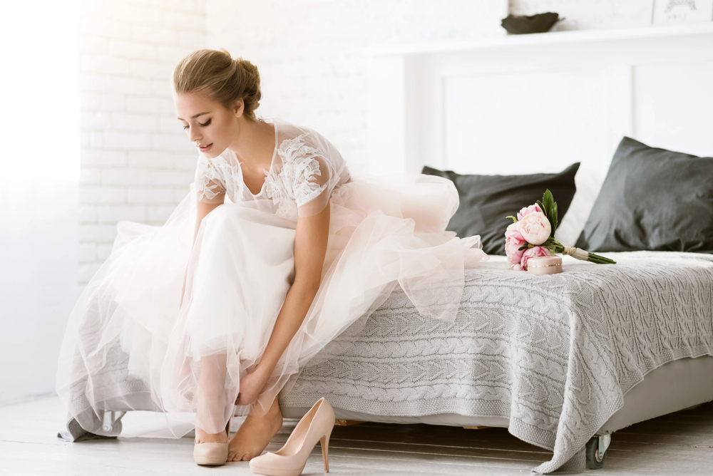 Sposa seduta sul letto