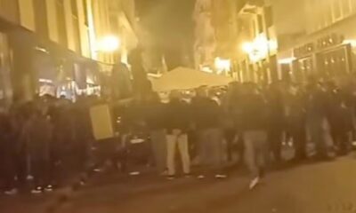 Alcuni partecipanti all’adunata degli Alpini a Biella cantano “Faccetta Nera”, ripresi in un video diffuso su Facebook