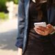 Ragazza con smartphone