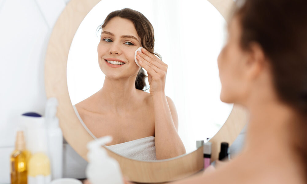 Applicazione del tonico viso