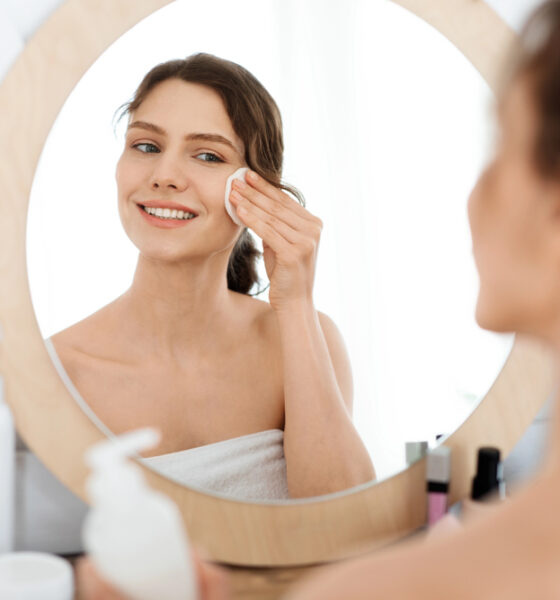 Applicazione del tonico viso
