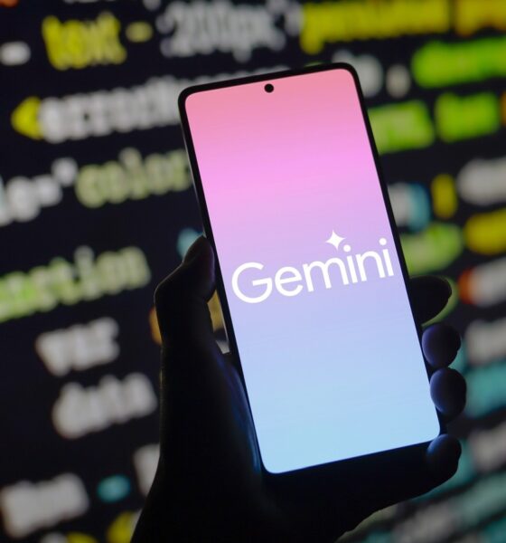 Smartphone Google con logo Gemini