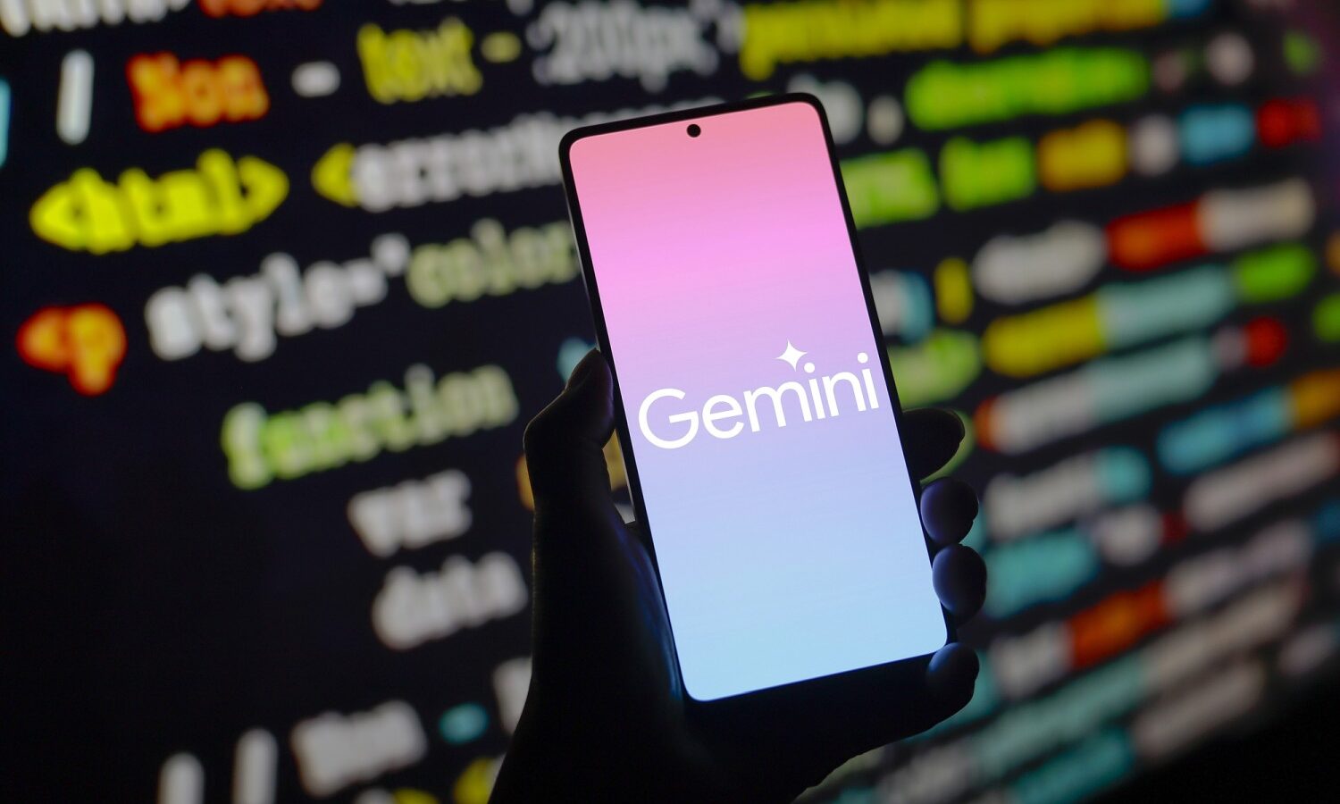 Smartphone Google con logo Gemini
