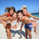 Famiglia felice in spiaggia