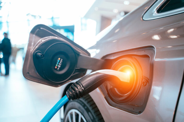 Miti e verità sulle auto elettriche, i 5 luoghi comuni più diffusi