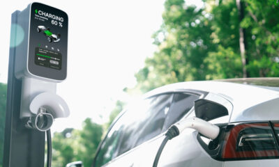 Auto elettrica in carica