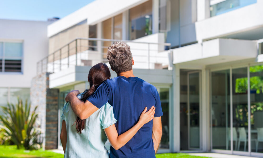 Coppia in cerca di una casa