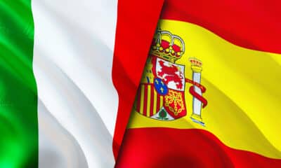 Bandiere Italia e Spagna (© Depositphotos)