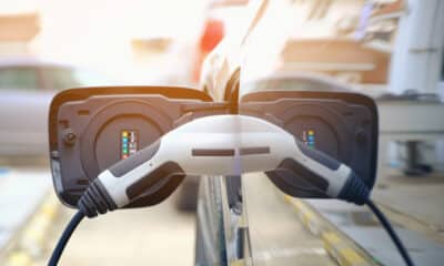 Auto elettrica in ricarica