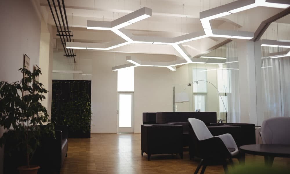 Illuminazione in un ufficio moderno