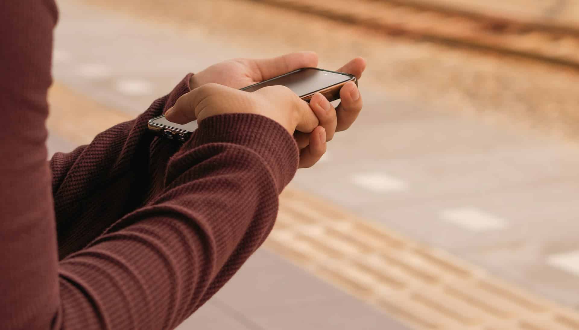 Persona con smartphone