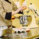 Preparazione dolci con impastatrice