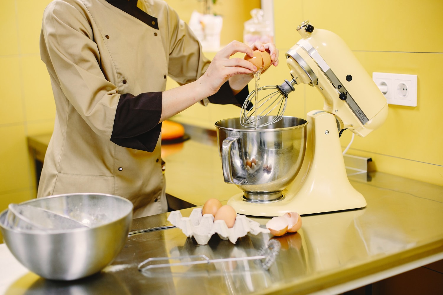 Preparazione dolci con impastatrice