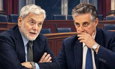 Illustrazione editoriale di due magistrati davanti a uno sfondo istituzionale sobrio.