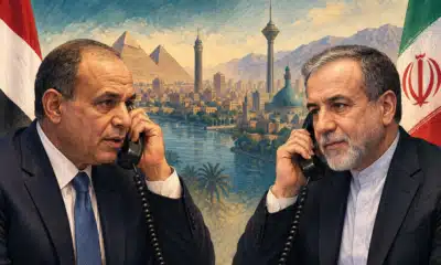 Illustrazione editoriale con due diplomatici in abito formale, separati su uno sfondo blu petrolio con richiami cromatici sobri all’Egitto e all’Iran.
