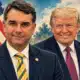 Ritratto editoriale di Flávio Bolsonaro in primo piano e Donald Trump sullo sfondo, con un richiamo discreto alla bandiera statunitense.