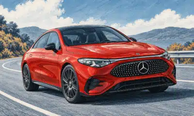 Illustrazione editoriale di una berlina Mercedes rossa in primo piano su uno sfondo essenziale blu ardesia e bianco.