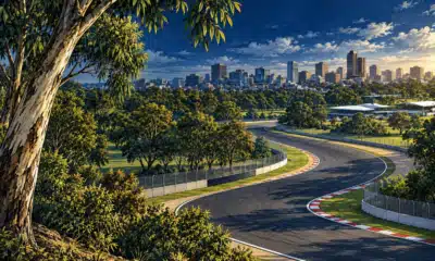 Illustrazione di una curva del circuito MotoGP proposto tra gli alberi degli Adelaide Park Lands.