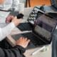 Persone al lavoro in ufficio