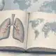 Illustrazione di un registro sanitario aperto, con un disegno dei polmoni su una pagina senza testo.