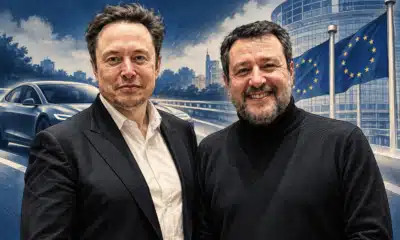 Illustrazione editoriale con i ritratti di Matteo Salvini ed Elon Musk davanti alla sagoma di un’auto moderna.