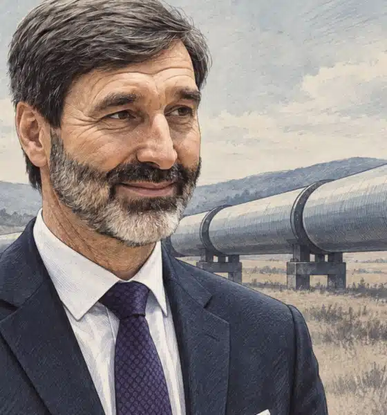 Ritratto illustrato del soggetto della foto di riferimento davanti a un tratto di oleodotto.