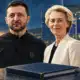 Illustrazione editoriale di Zelensky e von der Leyen accanto a una cartella chiusa, simbolo della proposta di sostegno Ue all’Ucraina ancora in attesa del Consiglio.
