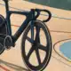 Quattro cicliste in formazione durante l’inseguimento a squadre in un velodromo